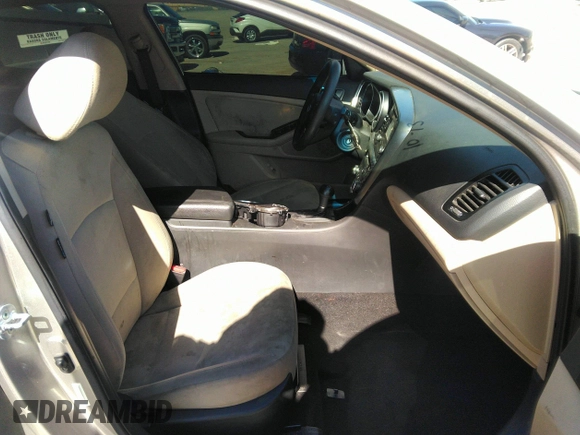 2014 Kia Optima LX z VIN 5XXGM4A70EG321774, wystawiony jako IAAI lot #36053297 z przebiegiem 89 189 mil mil oraz . Historia ofert i sprzedaży dostępna na DreamBid. Obrazek 5.