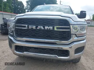 2024 Ram 2500 Tradesman z VIN 3C6UR5HJ2RG234917, wystawiony jako IAAI lot #42247031 z przebiegiem 26 718 mil mil oraz . Historia ofert i sprzedaży dostępna na DreamBid. Obrazek 12.