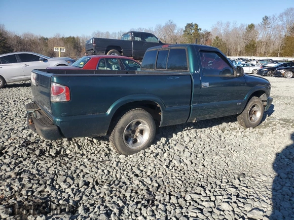1998 Chevrolet S-10 with VIN 1GCCS1445WK234691, listed as a Copart auction lot 88746545 with 275,680 mi miles and Salvage Title. Bid and sale history available at carsss.com. Image 3.