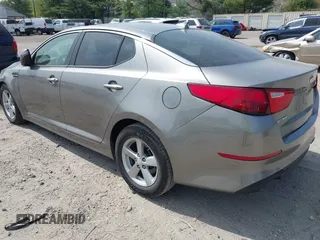 2015 Kia Optima LX z VIN 5XXGM4A76FG421945, wystawiony jako IAAI lot #42112703 z przebiegiem 106 050 mil mil oraz . Historia ofert i sprzedaży dostępna na DreamBid. Obrazek 3.