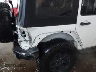 2016 Jeep Wrangler Unlimited Rubicon with VIN 1C4HJWFG4GL127379, listed as a IAAI auction lot 41732688 with 110,193 mi miles. Bid and sale history available at carsss.com. Image 6.