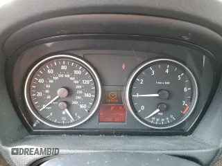 2006 BMW 3 Series 330i z VIN WBAVB33576KR77249, wystawiony jako Copart lot #54324055 z przebiegiem 93 180 mil mil oraz Szkoda całkowita • Salvage title. Historia ofert i sprzedaży dostępna na DreamBid. Obrazek 9.