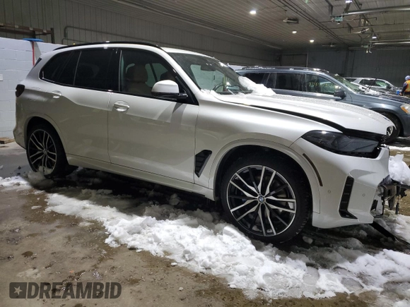 2024 BMW X5 xDrive40i with VIN 5UX23EU03R9V09854, listed as a Copart auction lot 44907595 with 21,147 mi miles and Salvage Title. Bid and sale history available at carsss.com. Image 4.