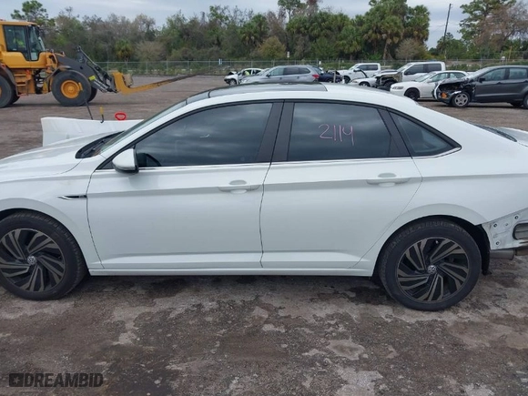 2019 Volkswagen Jetta SEL Premium with VIN 3VWG57BU3KM103807, listed as a IAAI auction lot 41733098 with 68,608 mi miles. Bid and sale history available at carsss.com. Image 14.