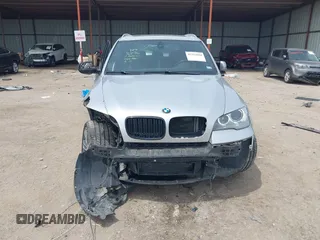 2013 BMW X5 xDrive35i z VIN 5UXZV4C59D0E03876, wystawiony jako IAAI lot #42214184 z przebiegiem 127 480 mil mil oraz . Historia ofert i sprzedaży dostępna na DreamBid. Obrazek 13.