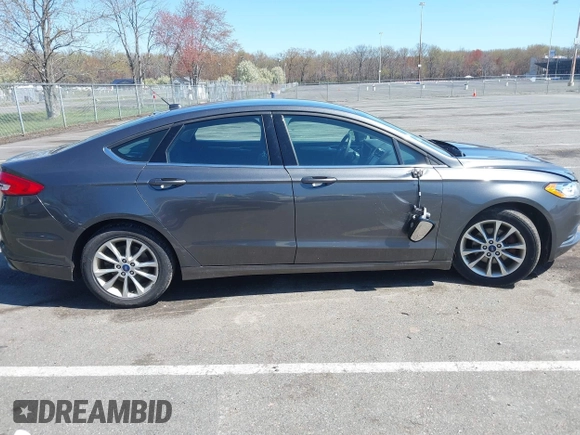2017 Ford Fusion SE with VIN 3FA6P0H70HR107252, listed as a IAAI auction lot 42041332 with 121,255 mi miles. Bid and sale history available at carsss.com. Image 13.