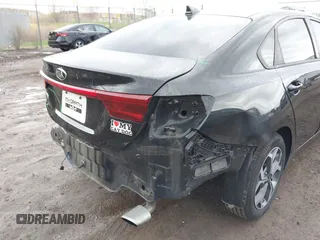 2020 Kia Forte LXS z VIN 3KPF24AD6LE232630, wystawiony jako IAAI lot #42107427 z przebiegiem 61 695 mil mil oraz . Historia ofert i sprzedaży dostępna na DreamBid. Obrazek 19.
