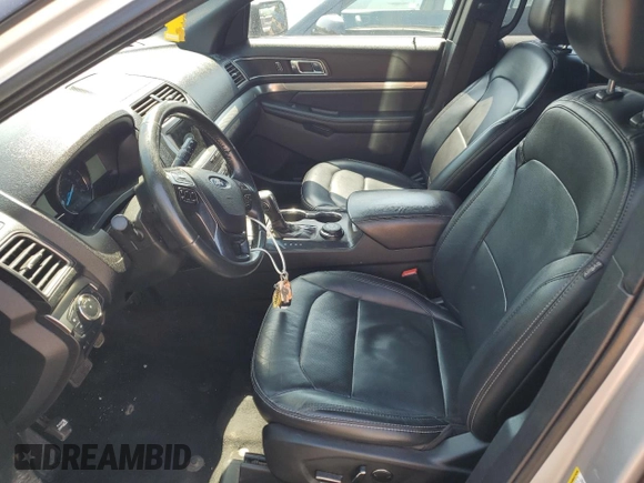 2019 Ford Explorer XLT z VIN 1FM5K8D89KGA67507, wystawiony jako Copart lot #53169065 z przebiegiem 103 667 mil mil oraz Czysty tytuł • Clean title. Historia ofert i sprzedaży dostępna na DreamBid. Obrazek 7.