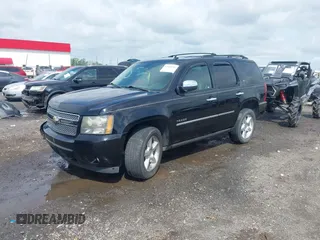 2009 Chevrolet Tahoe LTZ z VIN 1GNFK33059R297641, wystawiony jako IAAI lot #42099230 z przebiegiem 226 402 mil mil oraz . Historia ofert i sprzedaży dostępna na DreamBid. Obrazek 18.