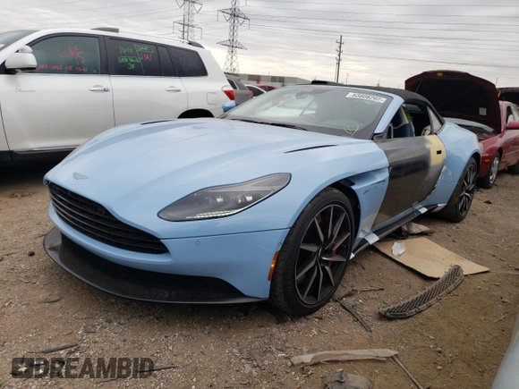 2019 Aston Martin DB11 z VIN SCFRMFCW3KGM05215, wystawiony jako Copart lot #63806262 z przebiegiem 10 418 mil mil oraz . Historia ofert i sprzedaży dostępna na DreamBid. Obrazek 2.