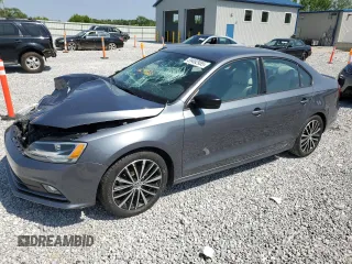 2015 Volkswagen Jetta SE z VIN 3VWD17AJ6FM220616, wystawiony jako Copart lot #59492955 z przebiegiem 87 895 mil mil oraz Czysty tytuł • Clean title. Historia ofert i sprzedaży dostępna na DreamBid. Obrazek 1.