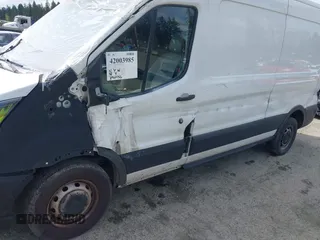 2019 Ford Transit z VIN 1FTBW2CM0KKB30319, wystawiony jako IAAI lot #42003985 z przebiegiem 396 456 mil mil oraz . Historia ofert i sprzedaży dostępna na DreamBid. Obrazek 6.