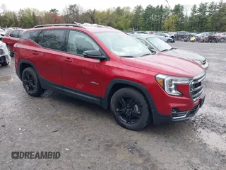 2024 GMC Terrain AT4 z VIN 3GKALYEG0RL383037, wystawiony jako IAAI lot #42167901 z przebiegiem 1 831 mil mil oraz . Historia ofert i sprzedaży dostępna na DreamBid. Obrazek 1.