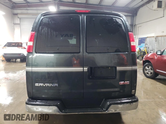 2004 GMC Savana Cargo Van YF7 Upfitter with VIN 1GDFG15T041147283, listed as a Copart auction lot 82193844 with 264,051 mi miles and Salvage Title. Bid and sale history available at carsss.com. Image 6.