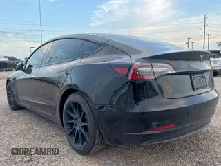 2021 Tesla Model 3 Standard Range Plus z VIN 5YJ3E1EA9MF919606, wystawiony jako Copart lot #60377285 z przebiegiem 39 713 mil mil oraz Szkoda całkowita • Salvage title. Historia ofert i sprzedaży dostępna na DreamBid. Obrazek 3.