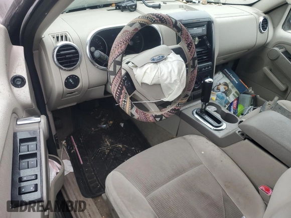 2006 Ford Explorer XLT z VIN 1FMEU73E56UB09853, wystawiony jako Copart lot #48942585 z przebiegiem 154 653 mil mil oraz Szkoda całkowita • Salvage title. Historia ofert i sprzedaży dostępna na DreamBid. Obrazek 8.
