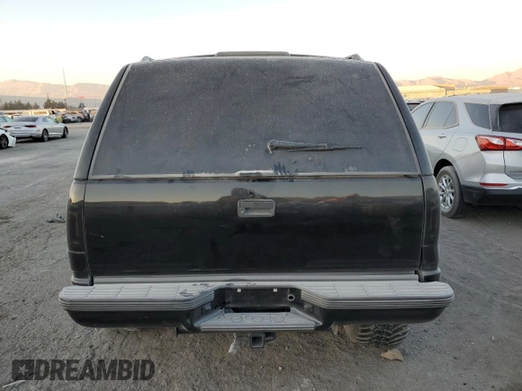 1999 Chevrolet Tahoe with VIN 3GNEC18R1XG143882, listed as a Copart auction lot 42177005 with 130,368 mi miles and Salvage title. Bid and sale history available at DreamBid. Image 6.