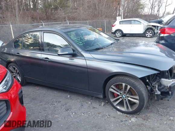 2013 BMW 3 Series 335i xDrive z VIN WBA3B9C55DF586231, wystawiony jako IAAI lot #41302520 z przebiegiem 123 173 mil mil oraz . Historia ofert i sprzedaży dostępna na DreamBid. Obrazek 14.