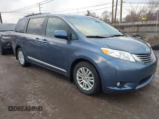 2017 Toyota Sienna XLE Auto Access Seat with VIN 5TDYZ3DC9HS787991, listed as a IAAI auction lot 41534670 with 124,765 mi miles. Bid and sale history available at carsss.com. Image 1.