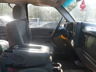 2004 Chevrolet Tahoe Special Service with VIN 1GNEK13V44J128410, listed as a IAAI auction lot 42175055 with 212,138 mi miles. Bid and sale history available at carsss.com. Image 5.
