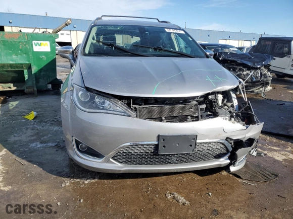 2018 Chrysler Pacifica Limited with VIN 2C4RC1GG4JR233152, listed as a Copart auction lot 44524685 with 124,471 mi miles and Salvage Title. Bid and sale history available at carsss.com. Image 5.