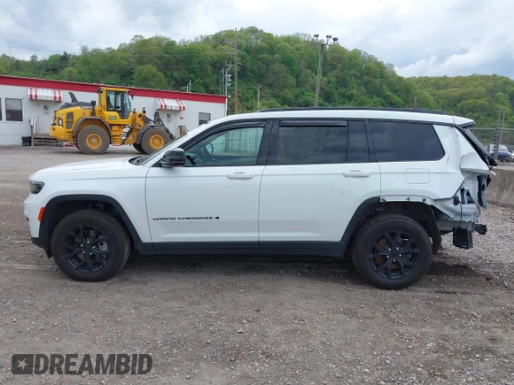 2024 Jeep Grand Cherokee Altitude z VIN 1C4RJKAG7R8607555, wystawiony jako IAAI lot #42162453 z przebiegiem 14 802 mil mil oraz . Historia ofert i sprzedaży dostępna na DreamBid. Obrazek 15.