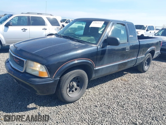 2002 GMC Sonoma SLS with VIN 1GTCS195628114990, listed as a IAAI auction lot 41862132 with 260,241 mi miles. Bid and sale history available at carsss.com. Image 2.