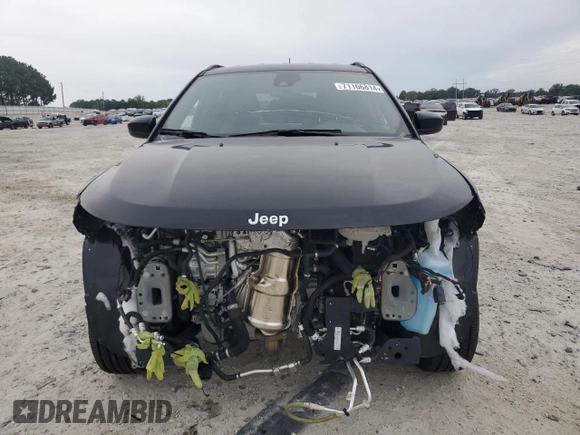 2023 Jeep Compass Latitude Lux z VIN 3C4NJDFN5PT533259, wystawiony jako Copart lot #71166814 z przebiegiem 2 395 mil mil oraz Szkoda całkowita • Salvage title. Historia ofert i sprzedaży dostępna na DreamBid. Obrazek 5.