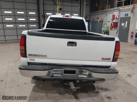 2004 GMC Sierra 2500HD SLE with VIN 1GTHK23134F120214, listed as a IAAI auction lot 41611677 with 315,585 mi miles. Bid and sale history available at carsss.com. Image 17.