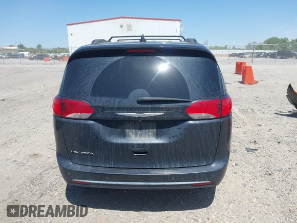 2017 Chrysler Pacifica Touring L with VIN 2C4RC1BG7HR539716, listed as a IAAI auction lot 42037822 with 160,623 mi miles and . Bid and sale history available at DreamBid. Image 17.