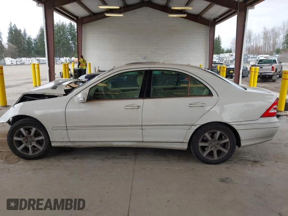 2007 Mercedes-Benz C 280 Luxury с VIN WDBRF54H97F880897, выставлен на аукционе IAAI как лот 41828391 с пробегом 177 644 миль миль и . История ставок и продаж доступна на DreamBid. Изображение 15.
