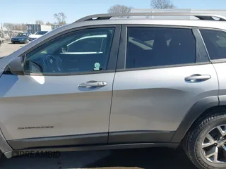 2017 Jeep Cherokee Trailhawk с VIN 1C4PJMBS2HW568695, выставлен на аукционе IAAI как лот 41743347 с пробегом 103 387 миль миль и . История ставок и продаж доступна на DreamBid. Изображение 14.