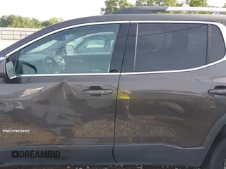 2019 GMC Acadia SLT with VIN 1GKKNMLS2KZ284765, listed as a IAAI auction lot 42593279 with 33,120 mi miles and . Bid and sale history available at DreamBid. Image 15.