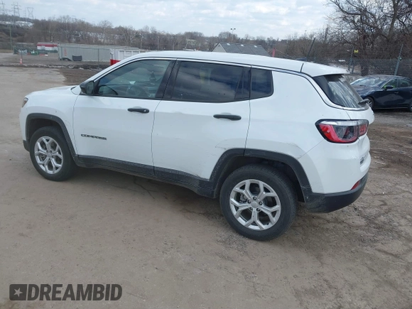 2024 Jeep Compass Sport z VIN 3C4NJDAN2RT157145, wystawiony jako IAAI lot #41456201 z przebiegiem 6 943 mil mil oraz . Historia ofert i sprzedaży dostępna na DreamBid. Obrazek 3.