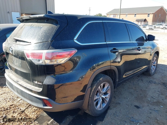 2015 Toyota Highlander LE with VIN 5TDBKRFH0FS210916, listed as a IAAI auction lot 41695145 with 123,236 mi miles. Bid and sale history available at carsss.com. Image 4.
