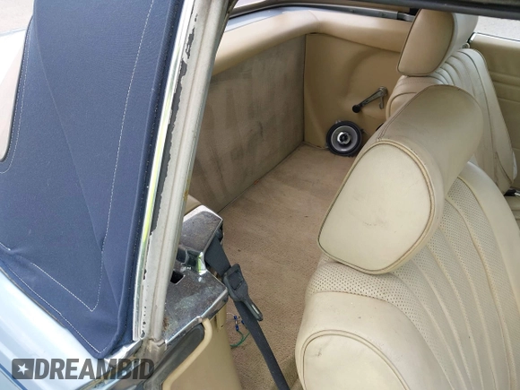 1985 Mercedes-Benz 380 z VIN WDBBA45C7FA020232, wystawiony jako IAAI lot #42206469 z przebiegiem 139 733 mil mil oraz . Historia ofert i sprzedaży dostępna na DreamBid. Obrazek 8.