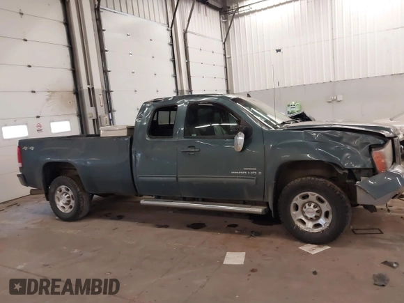 2008 GMC Sierra 2500HD SLT z VIN 1GTHK29648E184776, wystawiony jako IAAI lot #41702854 z przebiegiem 215 160 mil mil oraz . Historia ofert i sprzedaży dostępna na DreamBid. Obrazek 12.