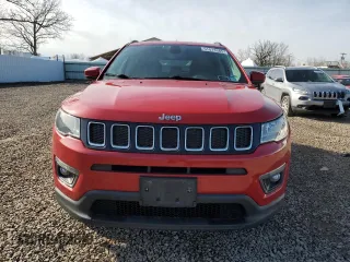 2018 Jeep Compass Latitude z VIN 3C4NJDBB4JT458315, wystawiony jako Copart lot #51513345 z przebiegiem 91 274 mil mil oraz Czysty tytuł • Clean title. Historia ofert i sprzedaży dostępna na DreamBid. Obrazek 5.