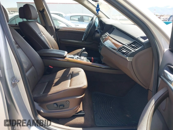 2010 BMW X5 35d with VIN 5UXFF0C56ALT75261, listed as a IAAI auction lot 42360895 with 122,254 mi miles and . Bid and sale history available at DreamBid. Image 5.