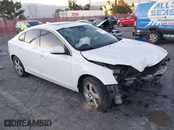 2012 Volvo S60 T5 z VIN YV1622FS7C2041060, wystawiony jako IAAI lot #41319044 z przebiegiem Nie podano mil oraz . Historia ofert i sprzedaży dostępna na DreamBid. Obrazek 1.