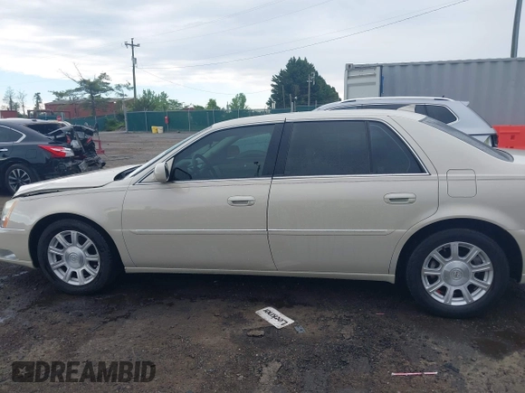 2011 Cadillac DTS z VIN 1G6KA5E65BU139507, wystawiony jako IAAI lot #42236497 z przebiegiem 118 332 mil mil oraz . Historia ofert i sprzedaży dostępna na DreamBid. Obrazek 15.