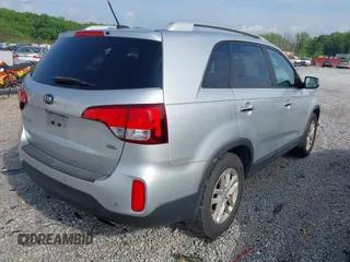 2014 Kia Sorento LX z VIN 5XYKT3A66EG550034, wystawiony jako IAAI lot #42166131 z przebiegiem 226 066 mil mil oraz . Historia ofert i sprzedaży dostępna na DreamBid. Obrazek 4.