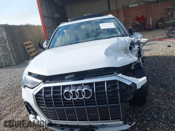 2024 Audi Q3 S line Premium z VIN WA1DECF3XR1108195, wystawiony jako IAAI lot #41833728 z przebiegiem Nie podano mil oraz . Historia ofert i sprzedaży dostępna na DreamBid. Obrazek 13.