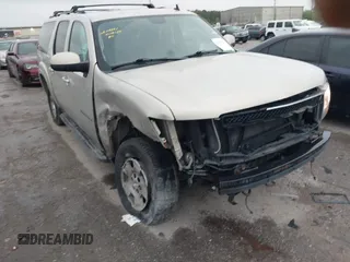 2010 Chevrolet Suburban LT z VIN 1GNUKJE32AR274468, wystawiony jako IAAI lot #42097027 z przebiegiem 257 180 mil mil oraz . Historia ofert i sprzedaży dostępna na DreamBid. Obrazek 1.