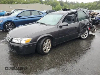 2000 Toyota Camry CE z VIN JT2BG22K7Y0479410, wystawiony jako Copart lot #57871825 z przebiegiem 222 941 mil mil oraz Tytuł czysty. Historia ofert i sprzedaży dostępna na DreamBid. Obrazek 1.