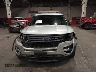 2016 Ford Police Interceptor Utility z VIN 1FM5K8AR2GGC06039, wystawiony jako IAAI lot #41640964 z przebiegiem 85 915 mil mil oraz . Historia ofert i sprzedaży dostępna na DreamBid. Obrazek 6.
