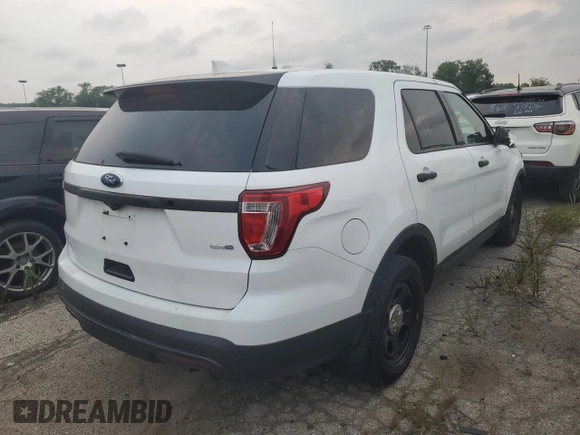 2016 Ford Utility Police Interceptor with VIN 1FM5K8ARXGGC26877, listed as a Copart auction lot 64150904 with 215,019 mi miles and Salvage Title. Bid and sale history available at carsss.com. Image 3.