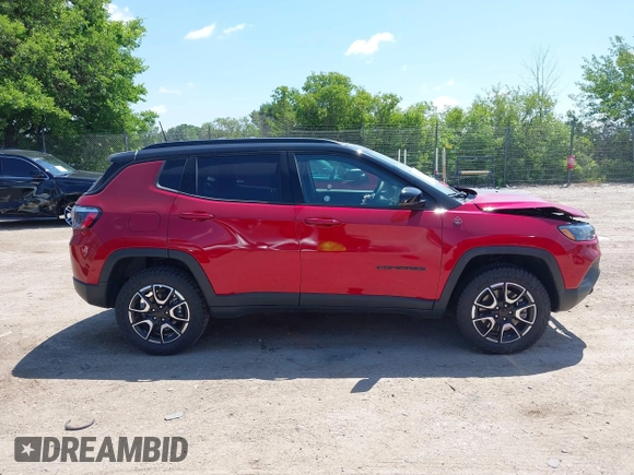 2025 Jeep Compass Trailhawk with VIN 3C4NJDDNXST551154, listed as a IAAI auction lot 42573595 with 4,392 mi miles and . Bid and sale history available at DreamBid. Image 13.