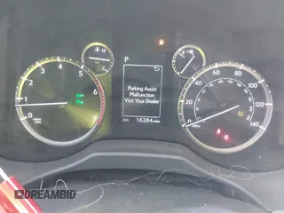 2023 Lexus GX 460 Premium z VIN JTJAM7BX1P5379709, wystawiony jako IAAI lot #41890199 z przebiegiem 16 284 mil mil oraz . Historia ofert i sprzedaży dostępna na DreamBid. Obrazek 16.