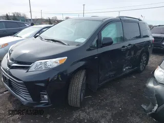 2018 Toyota Sienna XLE with VIN 5TDDZ3DC9JS190621, listed as a IAAI auction lot 41777729 with 96,089 mi miles. Bid and sale history available at carsss.com. Image 17.